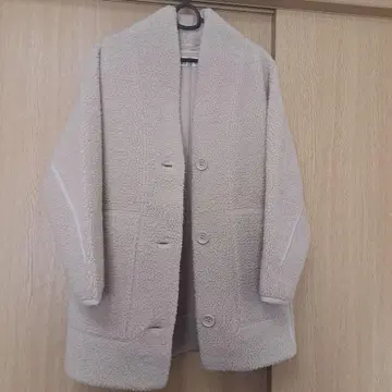 UNIQLO U 베이지 보아 코트 개성있는 숄카라