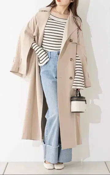 [ 새상품급 ] Chico 소매 슬릿 트렌치코트