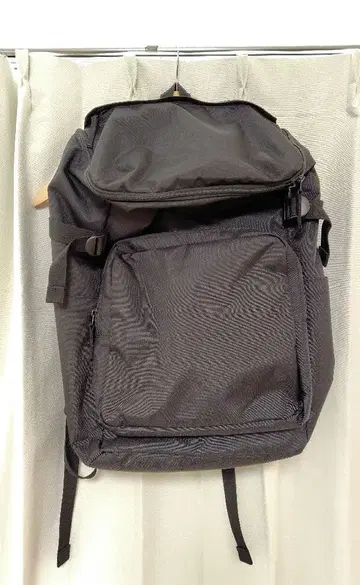 무인양품 어깨 부담을 줄이는 발수 기능 탑재, 위에서 여는 럭색 28L