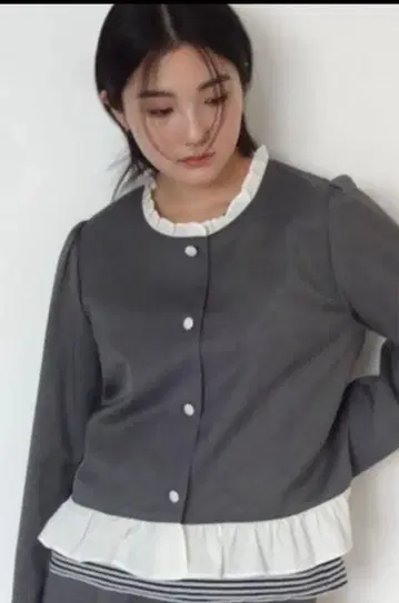 fekete 프릴 달린 그레이 노카라 자켓