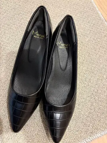 Menu 크로커다일 패턴 블랙 펌프스 23.5cm