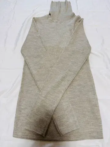 미사용 무인양품 세탁 가능한 울 하이 게이지 립 터틀넥 스웨터 M 사이즈