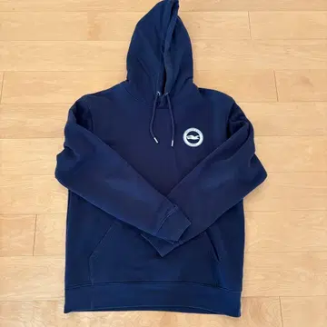 미토마 소속 BRIGHTON & HOVE 후드 부착 맨투맨 네이비