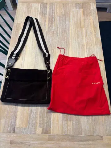 [ 새상품급 ] BALLY 브라운 스웨이드 숄더백