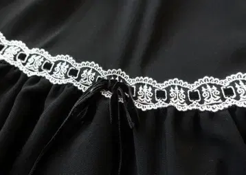 2004년작 MOI MEME MOITIE 스커트