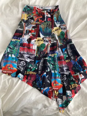 adidas 그래픽 플레어 스커트 M 사이즈