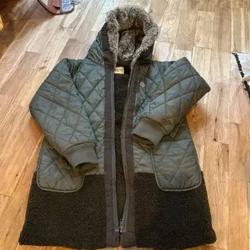 올리브 그린 후드 부착 퀼팅 자켓