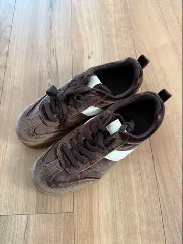 gu 스니커즈 23.5cm