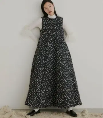 PERNA 페르나 새상품급 플라워 자카드 스캘럽 원피스