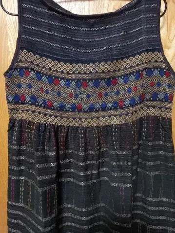 아시아 빈티지 원단 에스닉 블랙 자수 슬리브리스 원피스