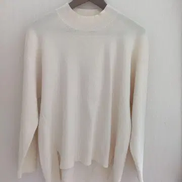 아이보리 긴팔 하이넥 니트 40/L