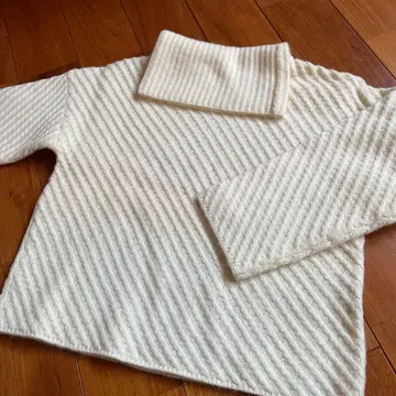 투모로우랜드 맥피 터틀넥 스웨터