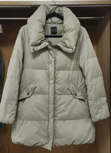 BEAMS HEART 베이지 계열 다운 자켓 미디 기장