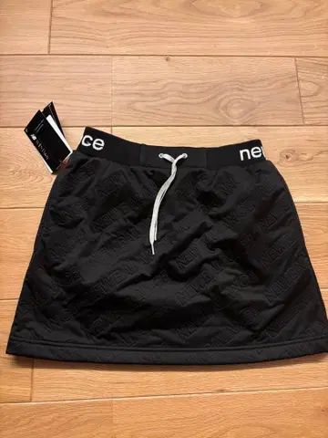 [ 택 포함 새상품 ] New Balance 블랙 미니 스커트