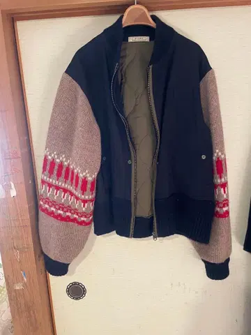 니트 슬리브가 달린 캐주얼 점퍼