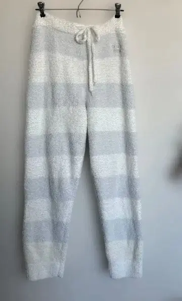 젤라피케 플리스 그레이 화이트 스트라이프 팬츠