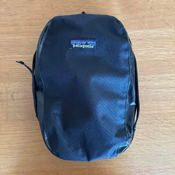 새상품급 patagonia 파타고니아 블랙홀 큐브 6L 미디엄