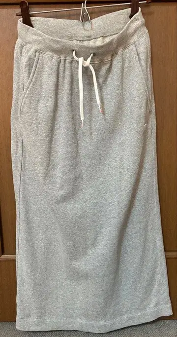 뉴발란스 그레이 맨투맨 타이트 스커트 NB