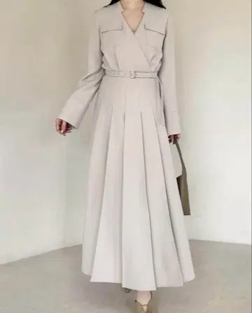 미사용 새상품 anuans 더블 새틴 노카라 턱 원피스 베이지 s