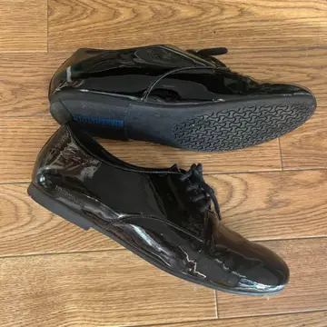 BIRKENSTOCK 페이턴트 블랙 소더스 39