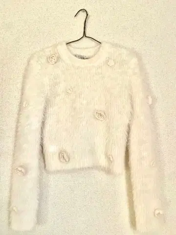 ZARA 자라 화이트 샤기 니트 스웨터 꽃 모티브