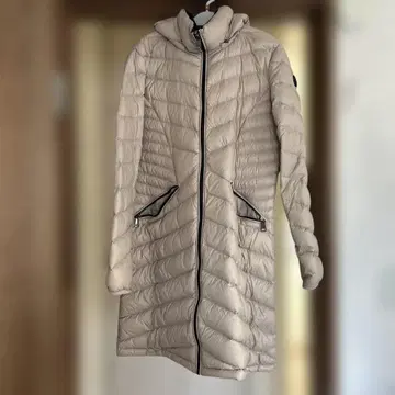 베이지 롱 다운 자켓 후드 부착