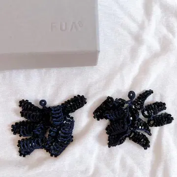 FUA accessory door 귀걸이 네이비 블랙 양쪽 귀