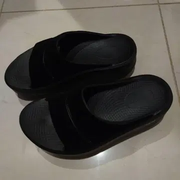 OOFOS 블랙 컴포트 샌들 EU 사이즈 37