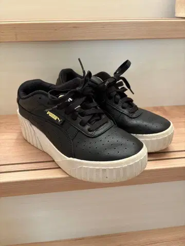 PUMA 블랙 통굽 스니커즈