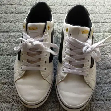 VANS 화이트/블랙 스니커즈 사이즈 23cm