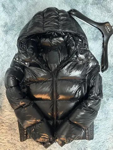 새상품급! TATRAS BELBO 블랙 후드 부착 다운 자켓