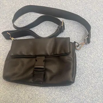 ZARA 블랙 숄더백