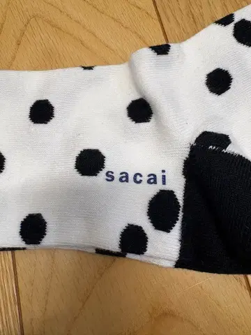 sacai 도트 무늬 삭스 화이트/블랙