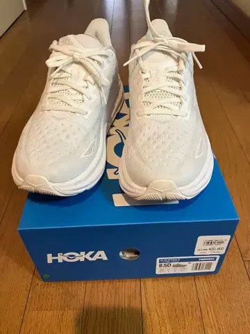 새상품급 HOKA 클리프톤9 러닝화 8.5D 화이트