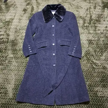 퍼 카라 부착 다크 그레이 코트