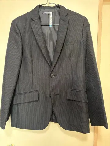 다크 그레이 스트라이프 수트 160 사이즈 졸업식, 결혼식