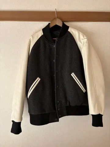 UNIQLO 바시티 자켓