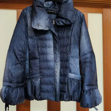 새상품급 센소유니코 볼륨 넥 다운 코트 40 데님풍