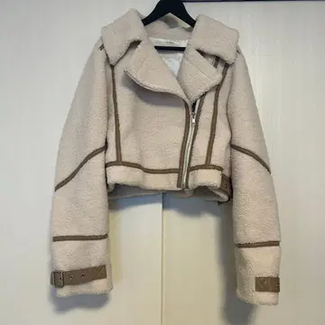 에이미 이스트 월 컴팩트 보아 자켓 M 사이즈 무스탕 자켓