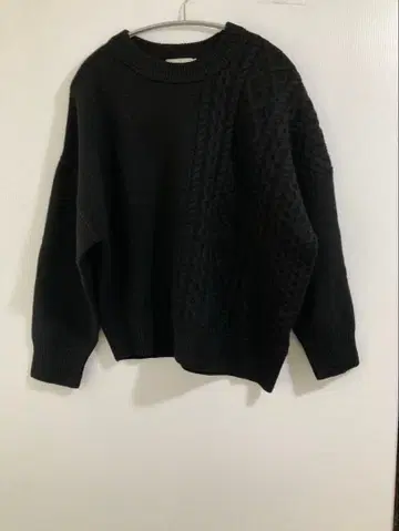 ICB 블랙 케이블 니트 스웨터