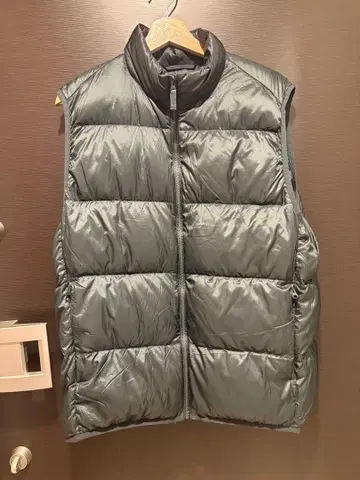 유니클로 울트라 라이트 다운 베스트 그린 XL