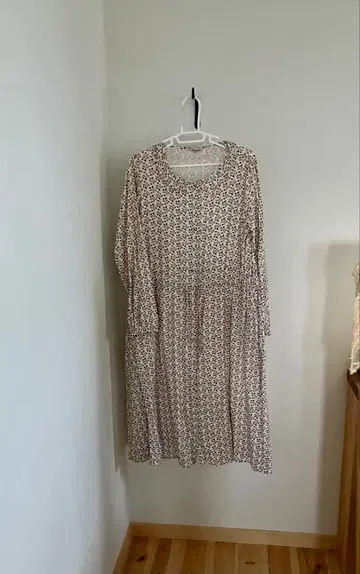 사만사 모스모스 꽃무늬 긴팔 원피스