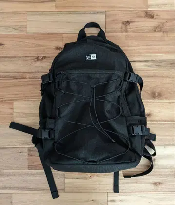 NEW ERA 블랙 백팩