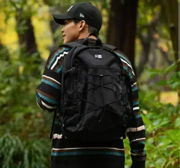 NEW ERA 블랙 백팩