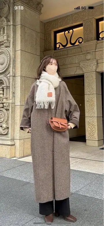 브라운 체크 무늬 롱 코트