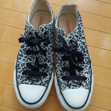 CONVERSE 레오파드 무늬 스니커즈