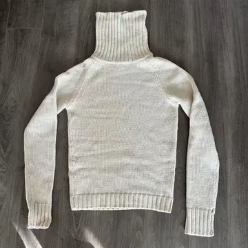 새상품급 theory 터틀넥 울 100 베이지 M