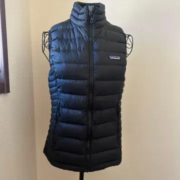 Patagonia 블랙 다운 베스트 XS