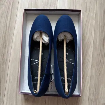 네이비 원단 펌프스 낮은 힐