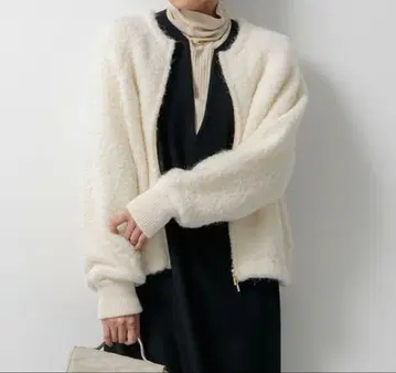 23구 [세탁 가능] 부클 니트 블루종 화이트 온워드